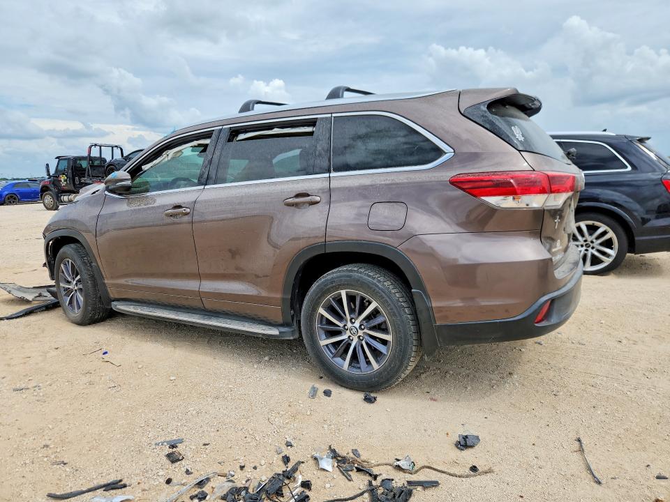 2017 Toyota Highlander VIN 5TDKZRFH7HS226982 COPART salvage auction — FRONT END, Tx - Salvage Vehicle Title, sold $6,700 on 2026-07-30 (photo 2)