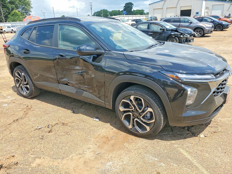 2026 Chevrolet Trax VIN KL77LJEP5TC117042 COPART salvage auction — SIDE, Tx - Salvage Vehicle Title, sold $11,300 on 2026-07-13 (photo 4)