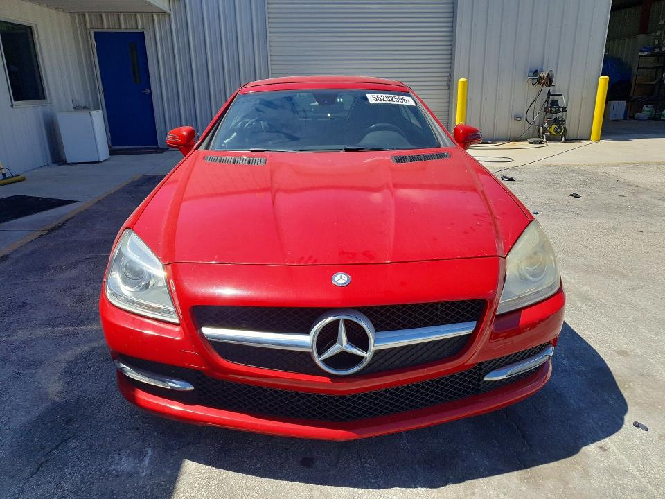 2013 Mercedes-benz Slk-klasse VIN WDDPK5HA1DF050093 COPART salvage auction — SIDE, Fl - Cert Of Title Slvg Rebuildable, sold $4,100 on 2026-08-12 (photo 5)