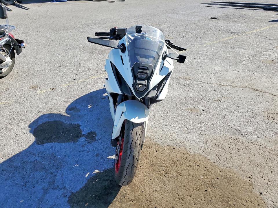 2024 Suzuki VIN JS1EM13B0R7103270 COPART salvage auction — FRONT END, Nv - Salvage Title, sold $2,550 on 2026-07-23 (photo 2)
