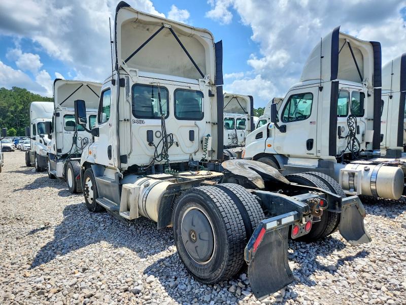 2017 Freightliner Cascadia VIN 3AKBGADV8HSJD0594 COPART salvage auction — NORMAL WEAR, IN - CERTIFICATE OF TITLE (P), sold $2,500 on 2026-08-22 (photo 3)