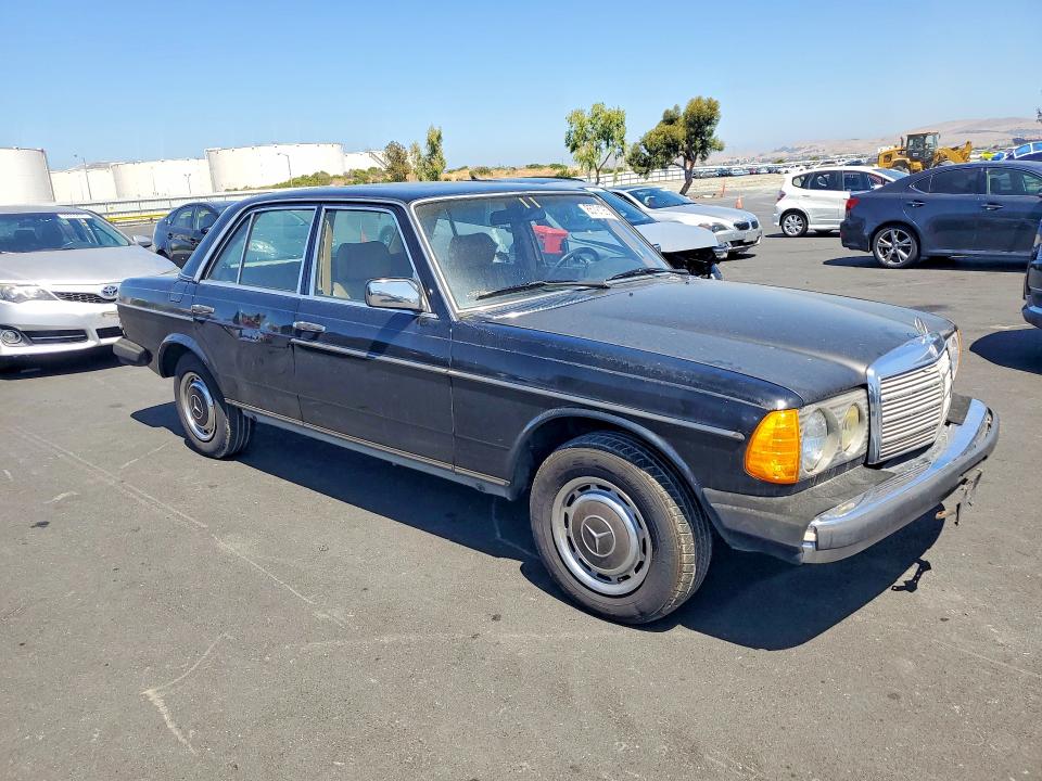 1982 Mercedes-benz 300 VIN WDBAB33A3CB013238 COPART salvage auction — VANDALISM, Ca - Salvage Certificate, sold $500 on 2026-07-08 (photo 4)