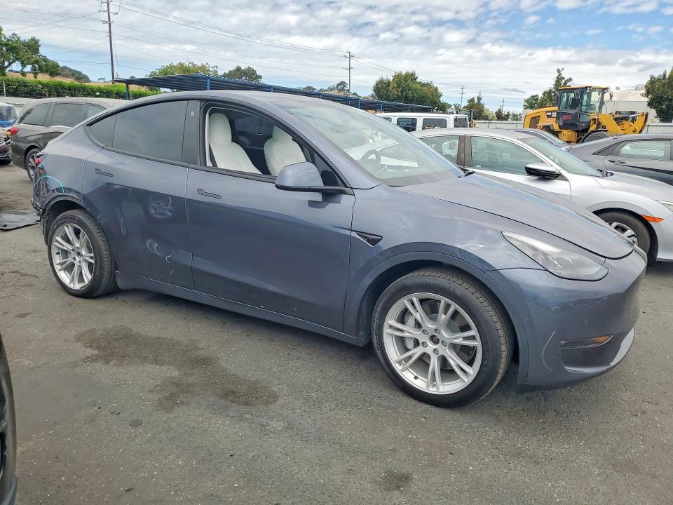 2022 Tesla Model y VIN 7SAYGDEE3NF537127 COPART salvage auction — REAR END, Ca - Salvage Certificate, sold $12,700 on 2026-07-16 (photo 4)