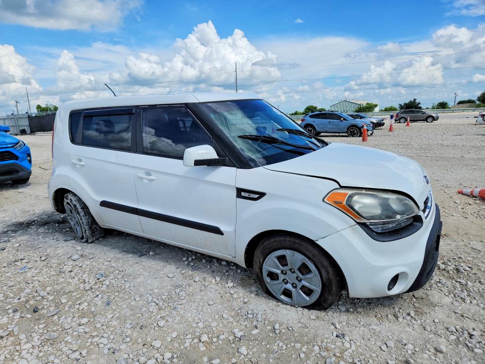 2012 Kia Soul VIN KNDJT2A51C7454626 COPART salvage auction — SIDE, Tx - Salvage Vehicle Title, sold $400 on 2026-07-02 (photo 4)