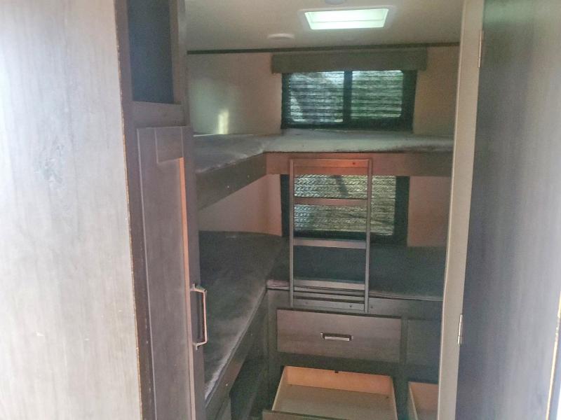 2022 Grand design recreat VIN 573TT3726N8822381 COPART salvage auction — SIDE, AL - CERT OF TITLE-SALVAGE TITLE, sold $2,600 on 2026-07-28 (photo 6)