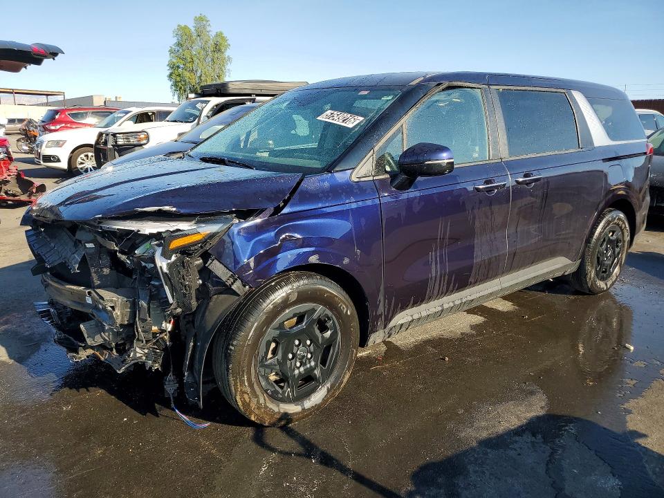 2026 Kia Carnival VIN KNDNB5K33T6587204 COPART salvage auction — FRONT END, TX - SALVAGE VEHICLE TITLE, sold $6,100 on 2026-07-22 (photo 1)