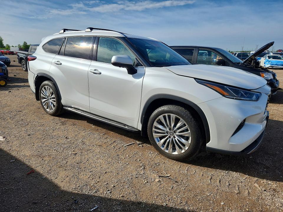 2025 Toyota Highlander VIN 5TDKDRBH2SS586611 COPART salvage auction — FRONT END, Il - Salvage Certificate, sold $30,500 on 2026-07-28 (photo 4)