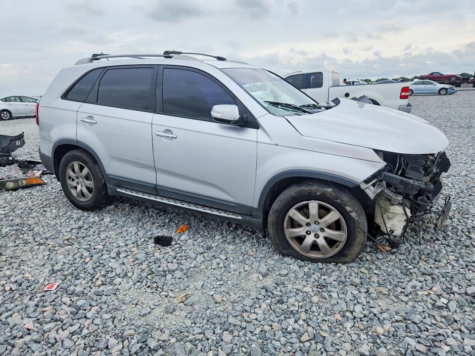 2012 Kia Sorento VIN 5XYKT3A61CG255307 COPART salvage auction — SIDE, Fl - Cert Of Title Slvg Rebuildable, sold $475 on 2026-07-07 (photo 4)