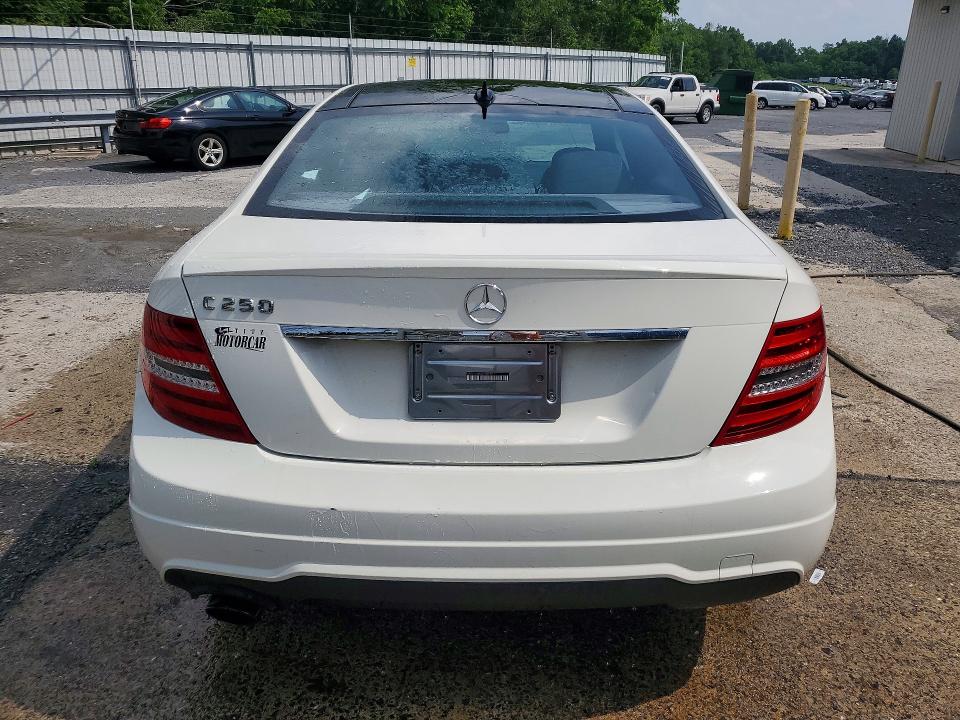 2012 Mercedes-benz C class VIN WDDGJ4HB4CF856501 COPART salvage auction — NORMAL WEAR, In - Certificate Of Title, sold $1,050 on 2026-08-04 (photo 6)