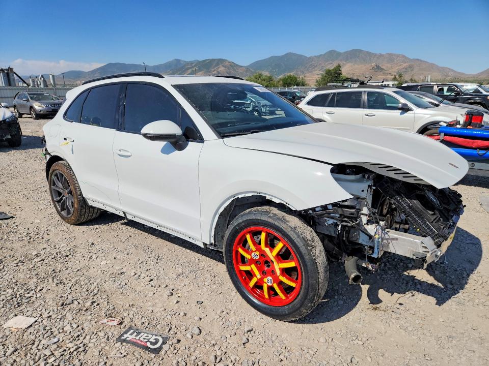 2025 Porsche Cayenne VIN WP1AA2AY2SDA03851 COPART salvage auction — UNDERCARRIAGE, Wv - Salvage Certificate, sold $35,500 on 2026-10-09 (photo 4)