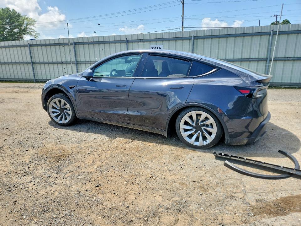 2026 Tesla VIN 7SAYGDEDXTA609183 COPART salvage auction — SIDE, Tx - Salvage Vehicle Title, sold $5,600 on 2026-07-23 (photo 2)