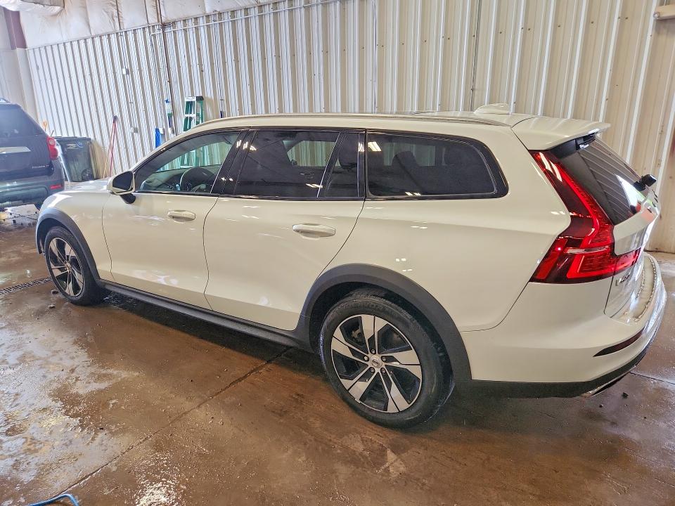 2020 Volvo V60 cross country VIN YV4102WK3L1039587 COPART salvage auction — REAR END, WI - CERT OF TITLE-CLAIM PAID, sold $6,700 on 2026-07-27 (photo 2)