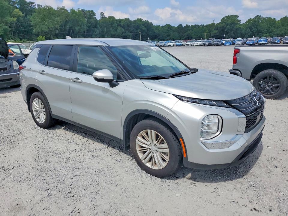 2024 Mitsubishi Outlander VIN JA4J3UA89RZ077976 COPART salvage auction — MINOR DENT/SCRATCHES, SC - CERTIFICATE OF TITLE, sold $16,500 on 2026-07-29 (photo 4)