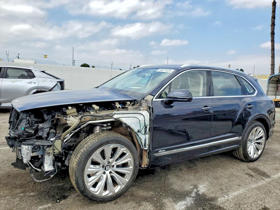 2025 Bentley Bentayga VIN SJAAT2ZV3SC028786 COPART salvage auction — FRONT END, Salvage Title, sold $121,000 on 2026-08-21 (photo 1)
