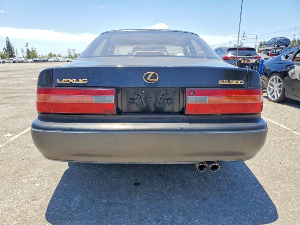 1996 Lexus Es 300 VIN JT8BF12G5T0161308 COPART salvage auction — MINOR DENT/SCRATCHES, Ca - Dis/Dlr/Exp Only Clean Title, sold $425 on 2026-07-07 (photo 6)