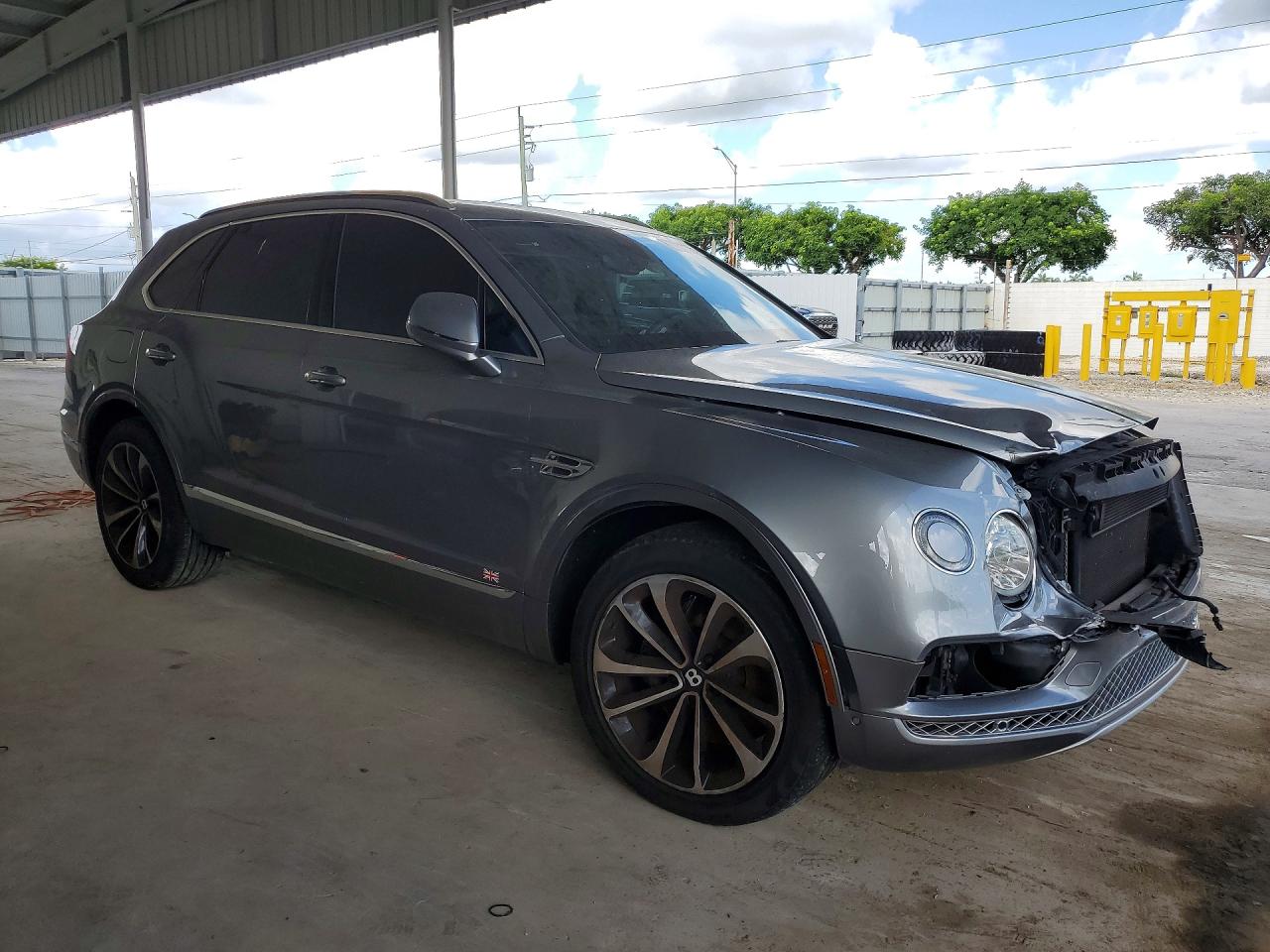 2018 Bentley Bentayga VIN SJAAC2ZV6JC017814 COPART salvage auction — Front End, FL - CERT OF TITLE SLVG REBUILDABLE, sold $22,600 on 2026-09-09 (photo 4)
