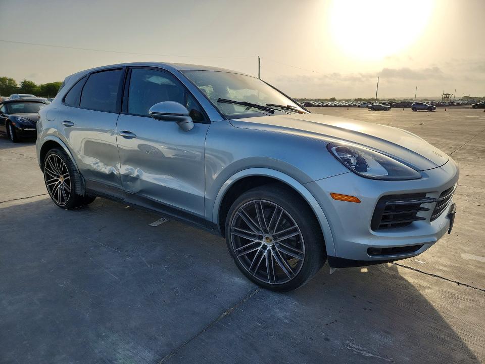 2020 Porsche Cayenne VIN WP1AA2AY4LDA04372 COPART salvage auction — SIDE, Tx - Salvage Vehicle Title, sold $17,700 on 2026-08-20 (photo 4)