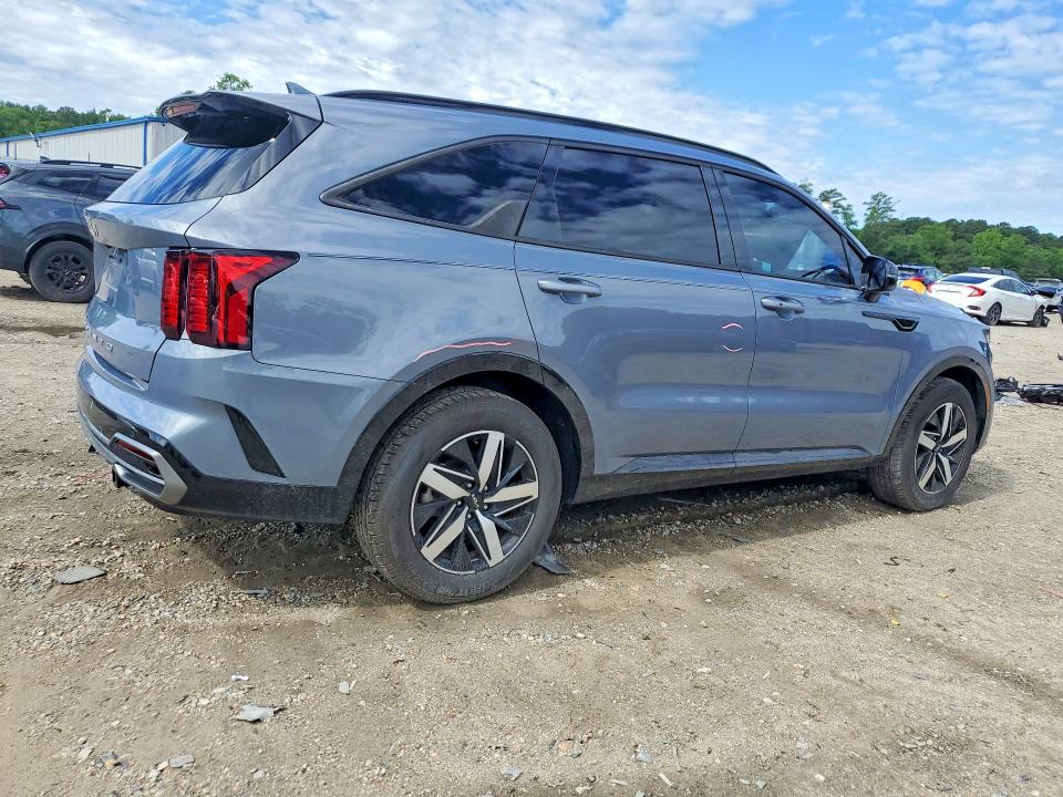 2022 Kia Sorento VIN 5XYRL4LC2NG157185 COPART salvage auction — REAR END, Va - Cert Of Title - Salvage, sold $3,550 on 2026-07-21 (photo 3)