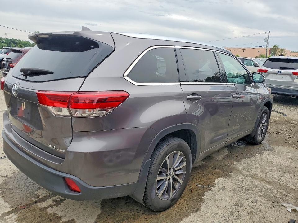 2017 Toyota VIN 5TDJZRFH2HS456991 COPART salvage auction — FRONT END, Nj - Cert Of Title-Salvage, sold $9,400 on 2026-07-22 (photo 3)