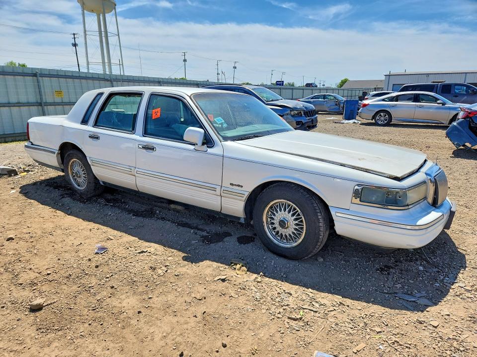 1997 Lincoln TOWN CAR VIN 1LNLM82W1VY633645 COPART salvage auction — FRONT END, Il - Salvage Certificate, sold $225 on 2026-07-10 (photo 4)