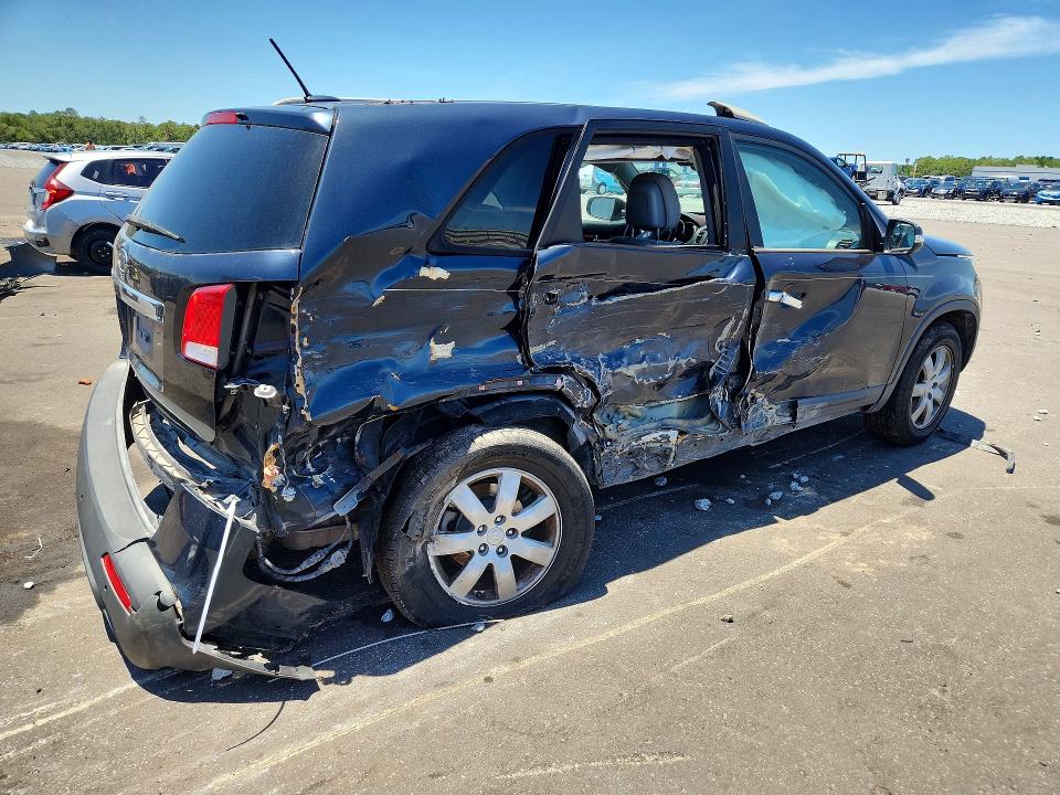 2012 Kia Sorento VIN 5XYKT4A60CG284013 COPART salvage auction — SIDE, Fl - Cert Of Title Slvg Rebuildable, sold $575 on 2026-07-13 (photo 3)