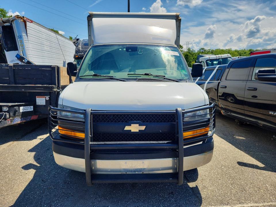 2019 Chevrolet Express 3500 VIN 1GB0GRFP2K1189059 COPART salvage auction — MINOR DENT/SCRATCHES, NJ - CERTIFICATE OF TITLE, sold $1,000 on 2026-07-09 (photo 5)