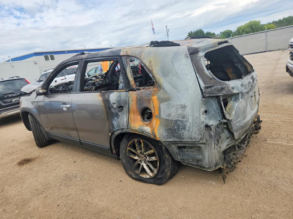2015 Kia Sorento VIN 5XYKTCA6XFG629255 COPART salvage auction — BURN, On - Permit Irrepairable, sold $400 on 2026-07-23 (photo 2)