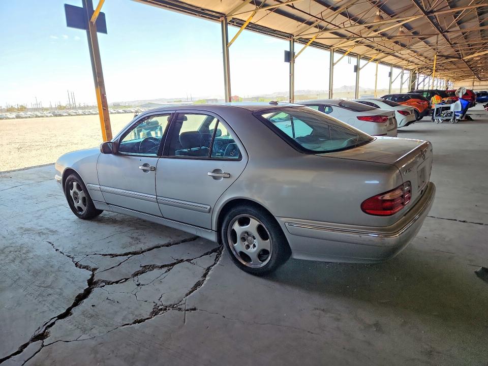 2000 Mercedes-benz E-class VIN WDBJF83J4YX035860 COPART salvage auction — MINOR DENT/SCRATCHES, Az - Certificate Of Title, sold $800 on 2026-07-13 (photo 2)