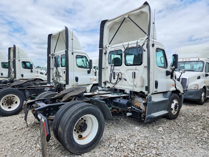 2017 Freightliner Cascadia VIN 3AKBGADV2HSJD0591 COPART salvage auction — NORMAL WEAR, IN - CERTIFICATE OF TITLE (P), sold $2,500 on 2026-08-23 (photo 4)