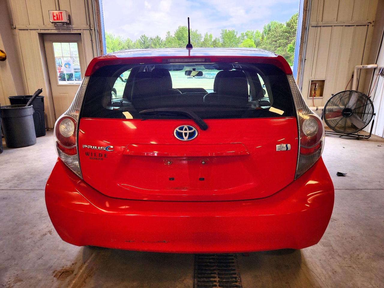 2014 Toyota Prius C VIN JTDKDTB33E1560327 COPART salvage auction — Front End, MN - CERT OF TITLE-PRIOR SALVAGE, sold $1,200 on 2026-07-09 (photo 6)