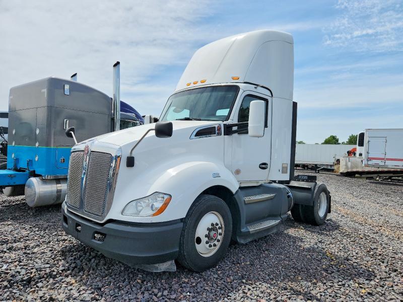 2021 Kenworth T680 VIN 1XKYA48X5MJ440616 COPART salvage auction — NORMAL WEAR, IN - CERTIFICATE OF TITLE, sold $8,000 on 2026-07-07 (photo 2)
