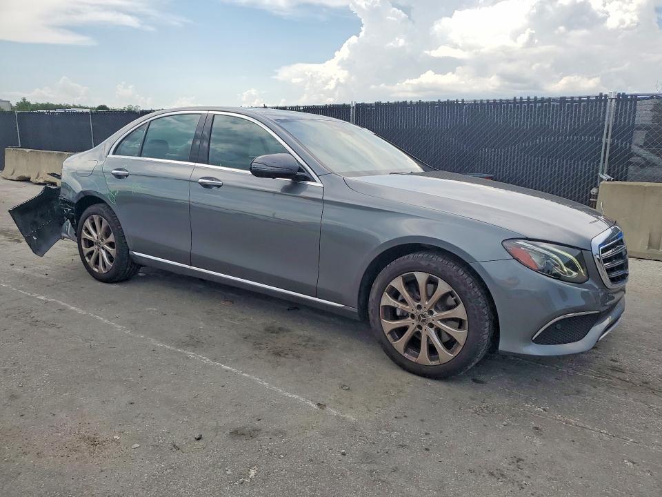 2019 Mercedes-benz E-klasse VIN WDDZF4JB6KA586977 COPART salvage auction — REAR END, Fl - Cert Of Title Slvg Rebuildable, sold $12,400 on 2026-07-14 (photo 4)
