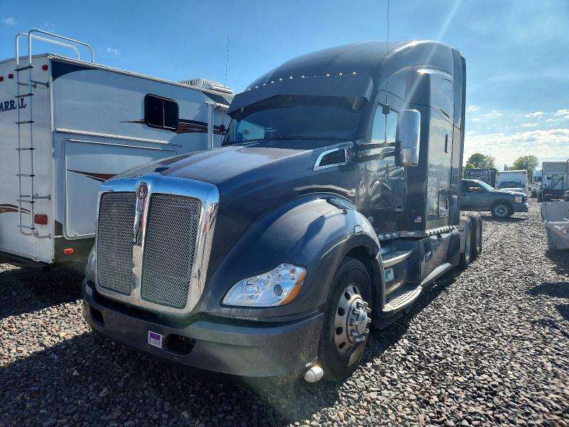 2019 Kenworth Construction VIN 1XKYDP9X5KJ229209 COPART salvage auction — MINOR DENT/SCRATCHES, FL - CERTIFICATE OF TITLE, sold $6,000 on 2026-07-28 (photo 2)