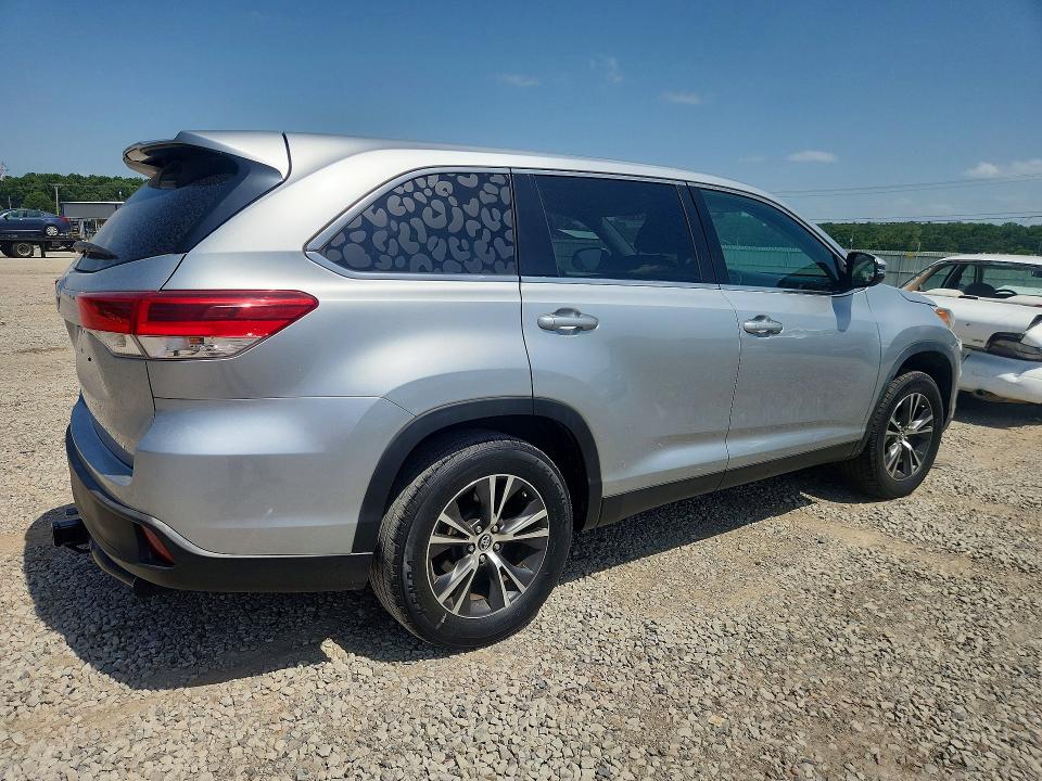 2019 Toyota Highlander VIN 5TDZZRFH7KS297864 COPART salvage auction — MINOR DENT/SCRATCHES, AR - CERTIFICATE OF TITLE, sold $10,800 on 2026-07-29 (photo 3)