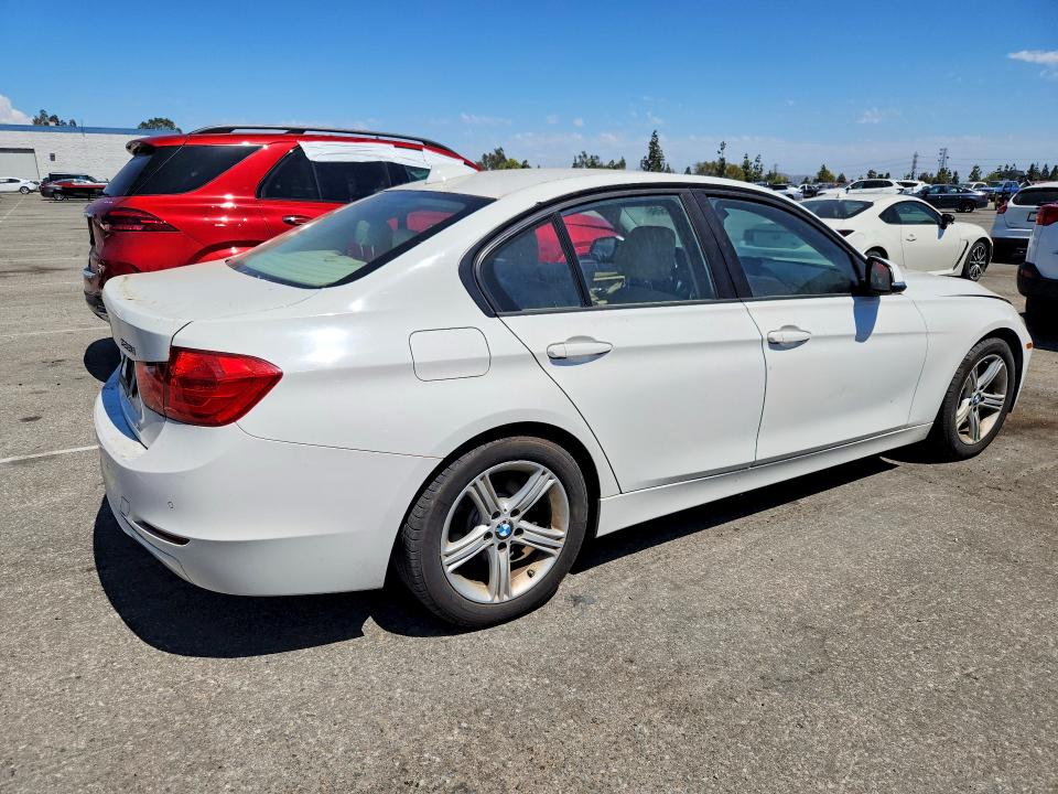 2015 BMW 3er VIN WBA3C1C56FK122549 COPART salvage auction — MINOR DENT/SCRATCHES, Ca - Dis/Dlr/Exp Only Clean Title, sold $500 on 2026-07-16 (photo 3)