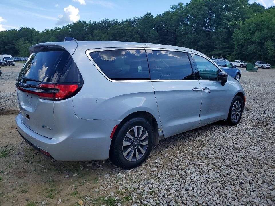2024 Chrysler Pacifica VIN 2C4RC1S77RR126910 COPART salvage auction — MINOR DENT/SCRATCHES, Ny - Certificate Of Title, sold $17,700 on 2026-08-31 (photo 3)