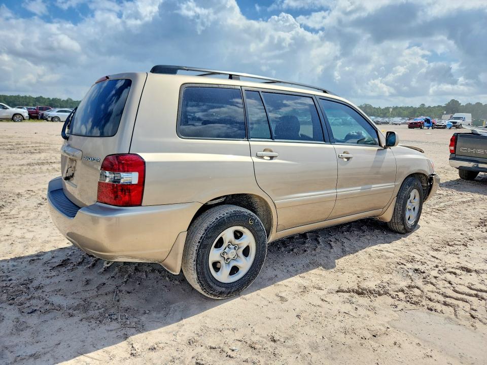 2005 Toyota Highlander VIN JTEGP21A250061351 COPART salvage auction — FRONT END, Tx - Salvage Vehicle Title, sold $1,200 on 2026-07-14 (photo 3)