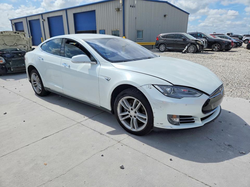 2014 Tesla Model s VIN 5YJSA1H20EFP67857 COPART salvage auction — WATER/FLOOD, TX - SALVAGE TITLE-FLOOD DAMAGE, sold $825 on 2026-07-24 (photo 4)