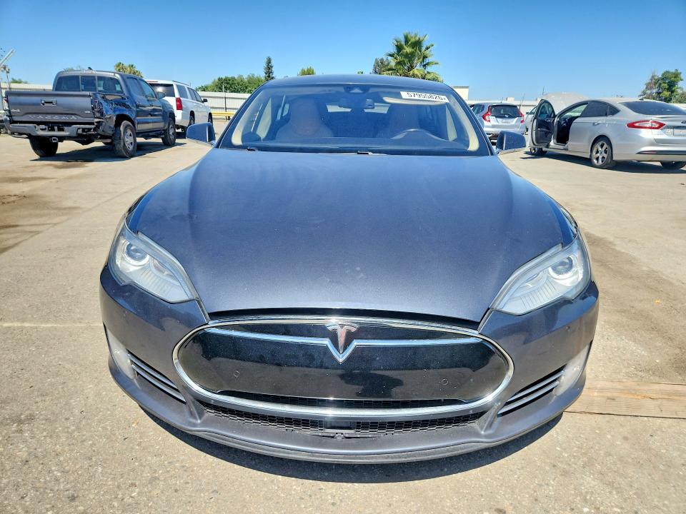 2014 Tesla Model s VIN 5YJSA1H12EFP60545 COPART salvage auction — NORMAL WEAR, Ca - Dis/Dlr/Exp Only Clean Title, sold $2,650 on 2026-07-10 (photo 5)