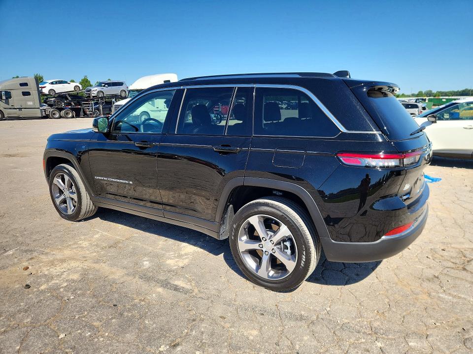 2022 Jeep Grand cherokee VIN 1C4RJYB6XN8748946 COPART salvage auction — MINOR DENT/SCRATCHES, MO - CERTIFICATE OF TITLE, sold $18,900 on 2026-07-09 (photo 2)