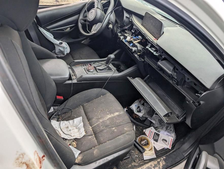 2021 Mazda 3 VIN JM1BPAK73M1312267 COPART salvage auction — SIDE, Qc - Irrecuperable, sold $2,250 on 2026-07-07 (photo 7)