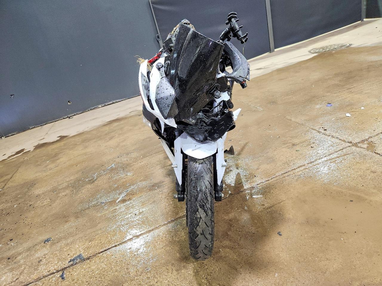 2014 Kawasaki EX300 VIN JKAEX8A14EA000134 COPART salvage auction — All Over, OH - CERT OF TITLE-SALVAGE, sold $200 on 2026-07-09 (photo 2)