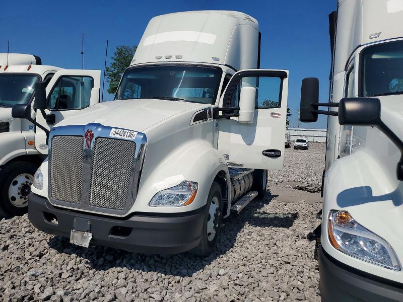 2017 Kenworth Constructi VIN 1XKYAP8X2HJ171675 COPART salvage auction — NORMAL WEAR, IN - CERTIFICATE OF TITLE, sold $5,000 on 2026-07-07 (photo 2)