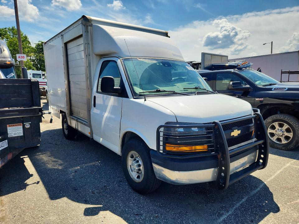 2019 Chevrolet Express 3500 VIN 1GB0GRFP2K1189059 COPART salvage auction — MINOR DENT/SCRATCHES, NJ - CERTIFICATE OF TITLE, sold $1,000 on 2026-07-09 (photo 4)