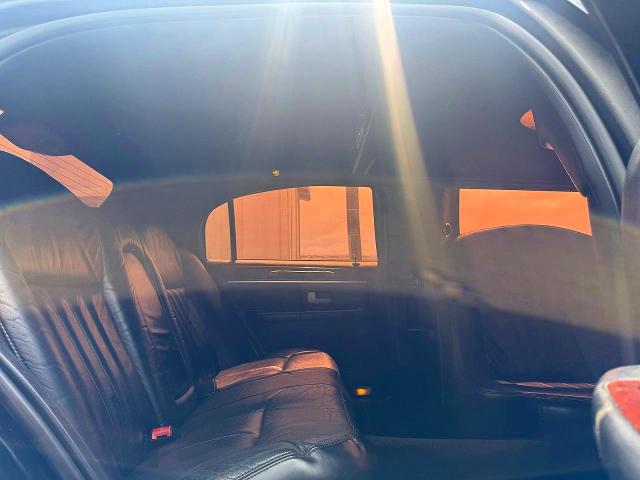 2005 Lincoln TOWN CAR VIN 1L1FM88W85Y609574 COPART salvage auction — NORMAL WEAR, Tx - Certificate Of Title (P), sold $10,800 on 2026-07-24 (photo 6)