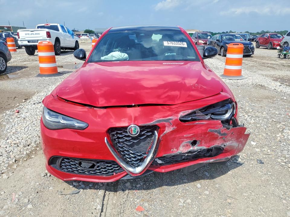 2024 Alfa romeo VIN ZARFANBN7R7680342 COPART salvage auction — FRONT END, Tx - Salvage Vehicle Title, sold $7,000 on 2026-08-27 (photo 5)