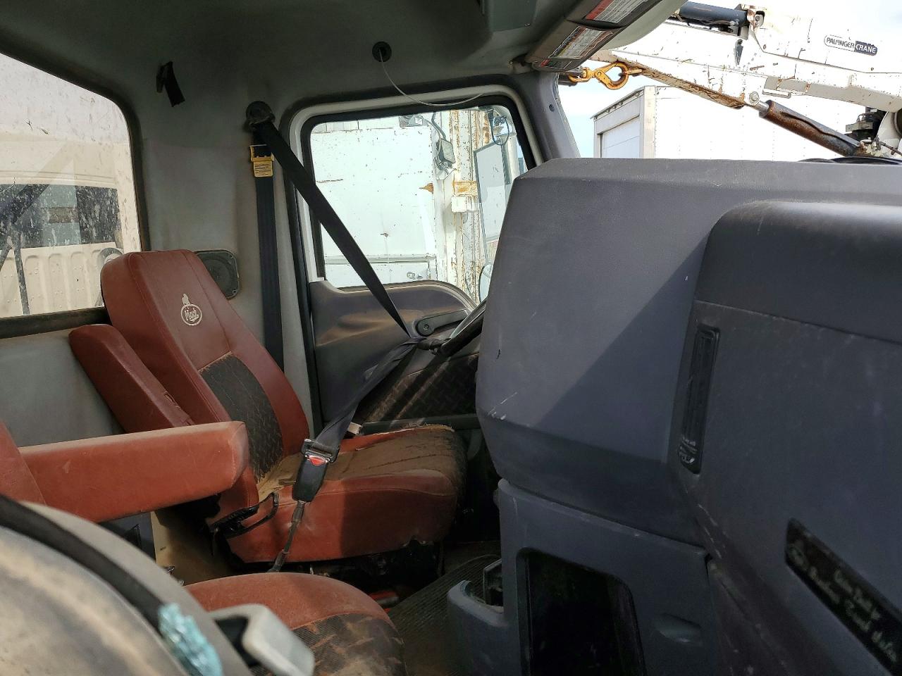 2010 VIN 1M1AN09Y1AN005405 COPART salvage auction — Side, Sv - Salvage Title, sold $7,500 on 2026-09-22 (photo 5)