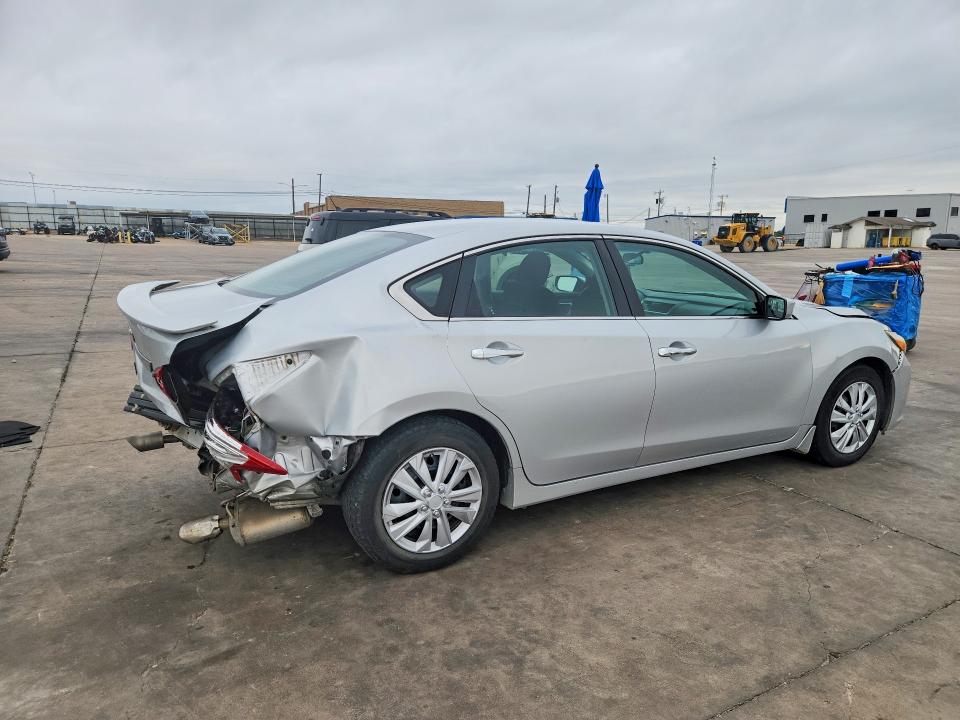 2017 Nissan Altima VIN 1N4AL3AP2HN326962 COPART salvage auction — REAR END, Salvage Title, sold $1,700 on 2026-09-10 (photo 3)