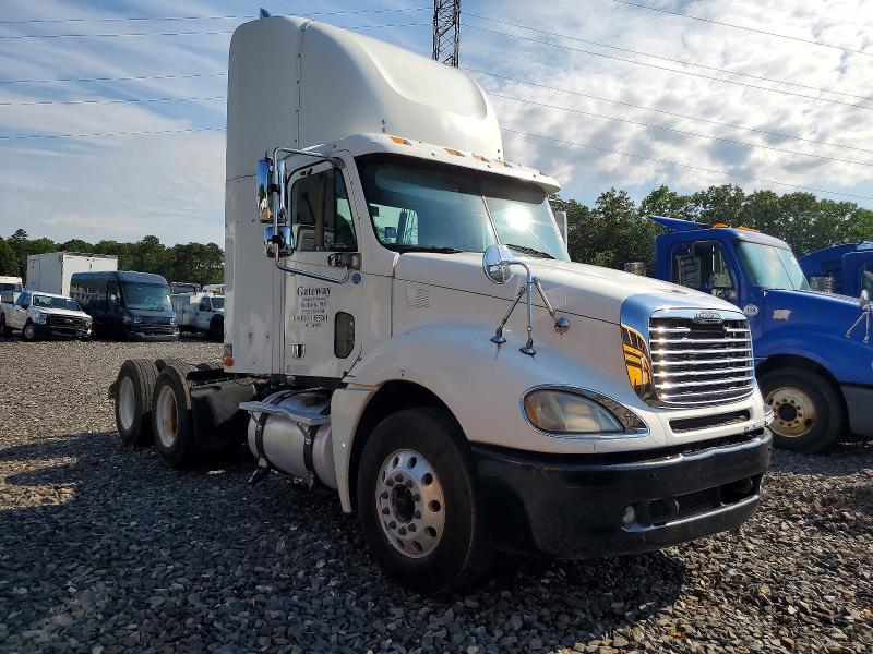 2006 Freightliner Conventional VIN 1FUJA6CK06LW38766 COPART salvage auction — NORMAL WEAR, NJ - CERTIFICATE OF TITLE, sold $8,200 on 2026-07-28 (photo 1)