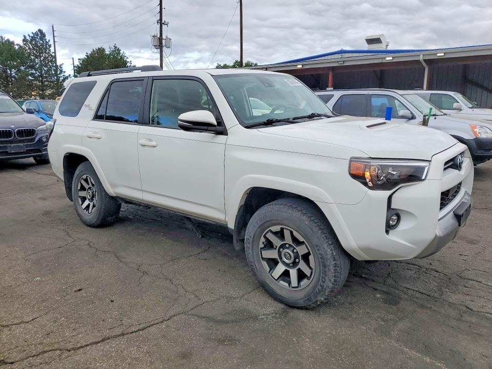 2021 Toyota 4runner VIN JTERU5JRXM5951168 COPART salvage auction — SIDE, Co - Public - Salvage Title, sold $875 on 2026-07-30 (photo 4)